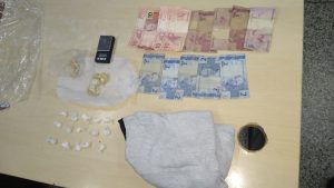 Imagem da notícia - Policiais militares da 5ª Cicom detêm dois homens por tráfico de drogas