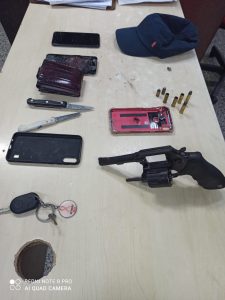 Imagem da notícia - PM detém quatro homens por homicídio e porte ilegal de arma de fogo