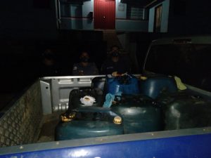 Imagem da notícia - PMs do 8º GPM detêm homens furtando óleo diesel em Ipixuna