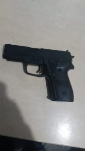 Imagem da notícia - Policiais da 9ª Cicom apreendem arma de fogo e motocicleta