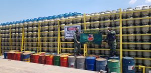 Imagem da notícia - Batalhão Ambiental apreende balsa com licença irregular em porto