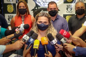 Imagem da notícia - Polícia Civil apreende 62 quilos de drogas em avião bimotor