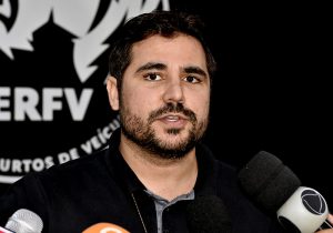 Imagem da notícia - PC detém três membros de grupo que clonava e vendia veículos roubados