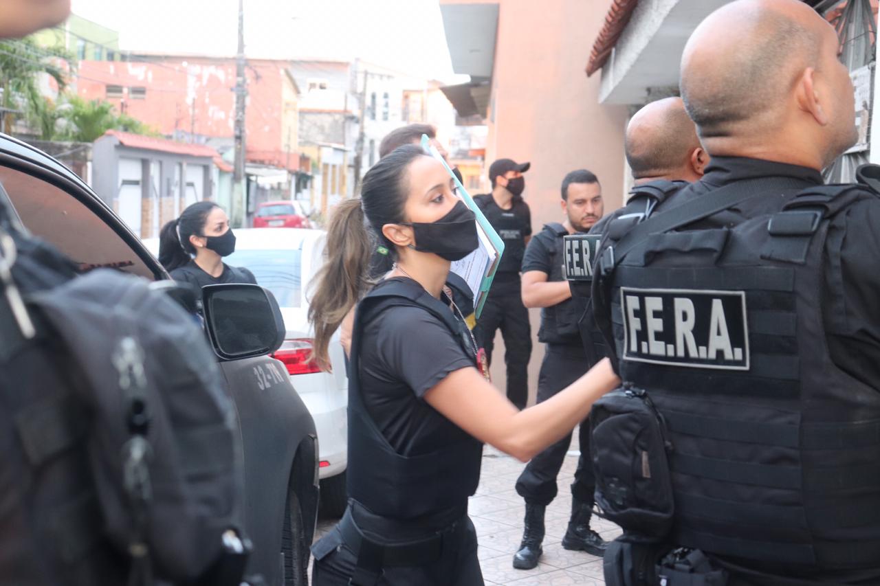 Operação contra pornografia infantil prende professor no Parque Dez
