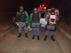 Imagem da notícia - PC e PM prendem dupla com entorpecente e dinheiro em Pauini