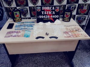 Imagem da notícia - Força Tática detém homem e apreende adolescentes com drogas