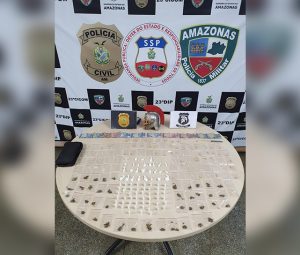 Imagem da notícia - PC prende trio pelo crime de tráfico de drogas no bairro Parque Dez