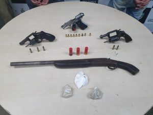 Imagem da notícia - Operação da SSP prende traficantes fazendo ‘delivery’ de armas