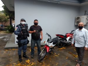 Imagem da notícia - Policiais da 18ª Cicom recuperam motocicleta roubada na zona norte