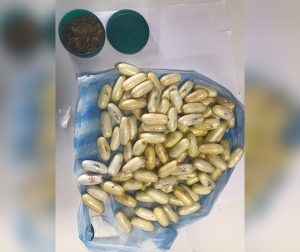 Imagem da notícia - Policiais da Base Arpão apreendem cocaína em banheiro de embarcação