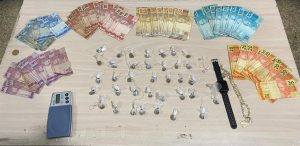 Imagem da notícia - Policiais da 13ª Cicom detêm dupla com drogas no Cidade de Deus