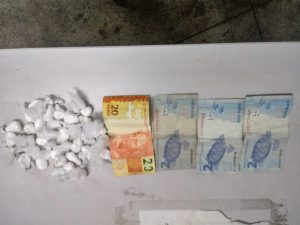 Imagem da notícia - PM detém jovem com drogas para vender no São Francisco