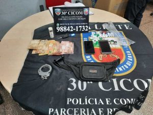 Imagem da notícia - Dois homens são presos pela PM por tráfico de drogas na zona leste