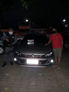 Imagem da notícia - Policiais resgatam carro abandonado na zona leste