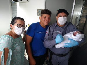 Imagem da notícia - Policiais militares auxiliam adolescente em trabalho de parto no Careiro da Várzea