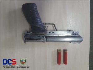 Imagem da notícia - PM prende nove pessoas e apreende cinco armas de fogo