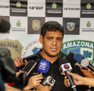 Imagem da notícia - Dupla que comercializava droga no bairro Colônia Santo Antônio é presa