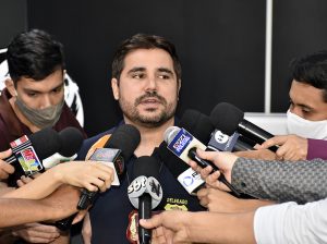 Imagem da notícia - PC prende trio envolvido em sequestro-relâmpago e roubo de veículo