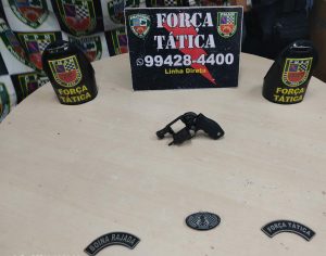 Imagem da notícia - Força Tática detém jovem com revólver no bairro Armando Mendes