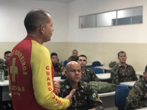 Imagem da notícia - Corpo de Bombeiros realiza instruções de salvamento aquático