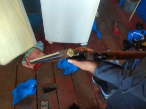 Imagem da notícia - PM e PC prendem homem com entorpecentes e espingarda