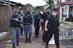 Imagem da notícia - PM prende dez e apreende R$ 1,7 mil com criminosos no estado