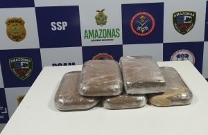 Imagem da notícia - Base Arpão prende dois indivíduos que transportavam drogas e bebidas