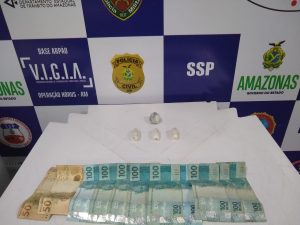 Imagem da notícia - Base Arpão prende idosa com R$ 4 mil em drogas nas partes íntimas