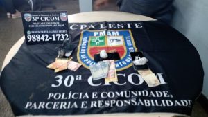 Imagem da notícia - Policiais da 30ª Cicom prende trio com entorpecentes na zona leste