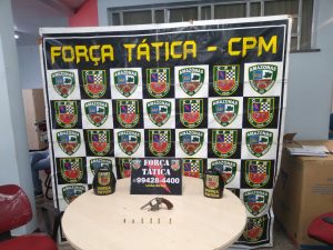 Imagem da notícia - Policiais da Força Tática detêm homem com revólver na zona Leste