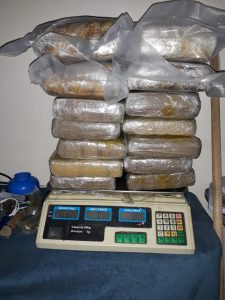 Imagem da notícia - PM de Tefé prende mulher por tráfico de entorpecentes