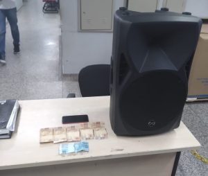 Imagem da notícia - 17ª Cicom prende mulher com objetos roubados de igreja