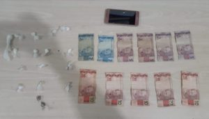 Imagem da notícia - Policiais da 13ª Cicom detêm homem com drogas no Aliança com Deus