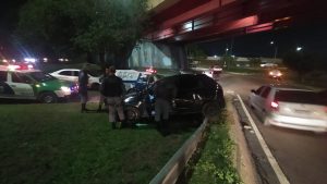 Imagem da notícia - Na zona centro-sul, PM recupera veículo roubado usado em arrastão