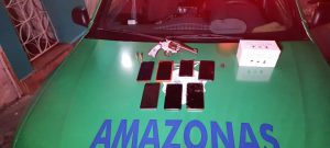 Imagem da notícia - No Educandos, PMs da 2ª Cicom detêm homens com carro roubado