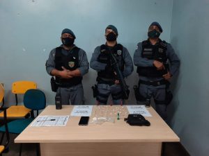 Imagem da notícia - Polícia Militar prende jovem por comércio de drogas no bairro Cidade Nova