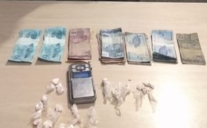 Imagem da notícia - No Riacho Doce, policiais militares detêm homem com entorpecentes