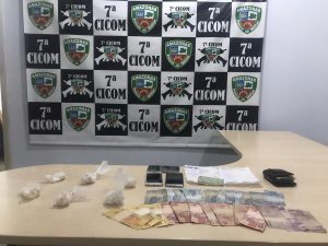 Imagem da notícia - Militares da 7ª Cicom detêm homens com drogas e dinheiro na zona sul