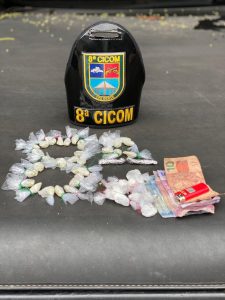 Imagem da notícia - Policiais da 8ª Cicom detêm homens com drogas na Compensa 2