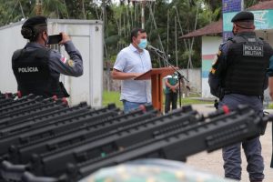 Imagem da notícia - Governador Wilson Lima entrega armamentos para Batalhão da PM em Tabatinga
