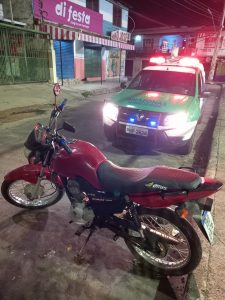 Imagem da notícia - Polícia Militar recupera veículo com restrição de roubo na zona leste