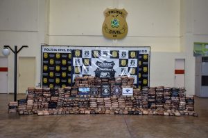 Imagem da notícia - PC prende cinco pessoas e apreende 700 quilos de maconha no interior