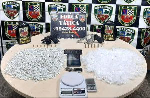 Imagem da notícia - Força Tática detém homem e apreende adolescente com drogas e armas