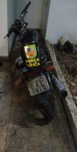 Imagem da notícia - Força Tática localiza motocicleta com restrição de roubo na zona leste