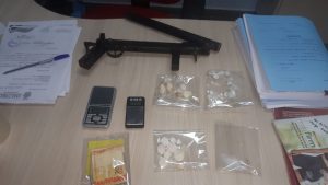 Imagem da notícia - Polícias Militar e Civil detêm cinco pessoas por tráfico de drogas