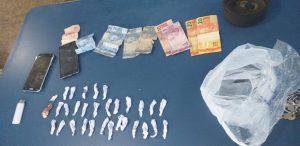 Imagem da notícia - PM detém homem e mulher que traficavam entorpecentes em Maraã