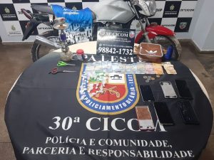 Imagem da notícia - PM detém dois homens e uma mulher por tráfico de drogas em Manaus