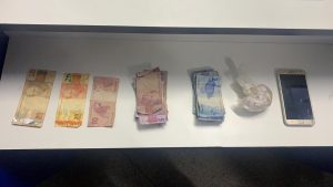 Imagem da notícia - Polícia Militar detém homem em posse de drogas no Centro