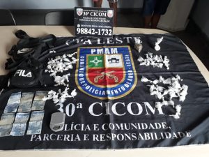 Imagem da notícia - Polícia Militar detém jovem e apreende adolescente com drogas
