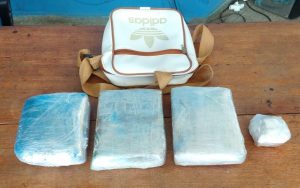 Imagem da notícia - PM prende jovem com drogas dentro de embarcação em Japurá